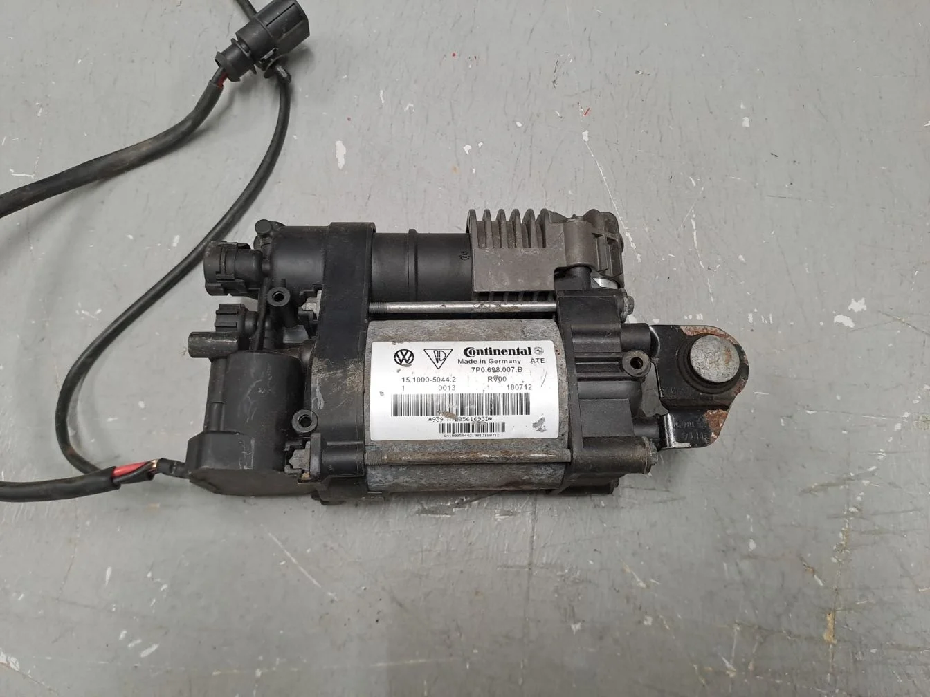 Насос регулировки подвески для Volkswagen Touareg 2010-2018
