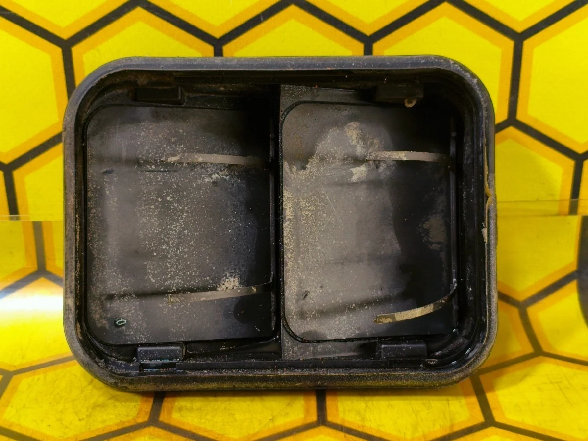 Решетка вентиляционная Nissan X-TRAIL 2007 76804EN00A T31 QR25DE