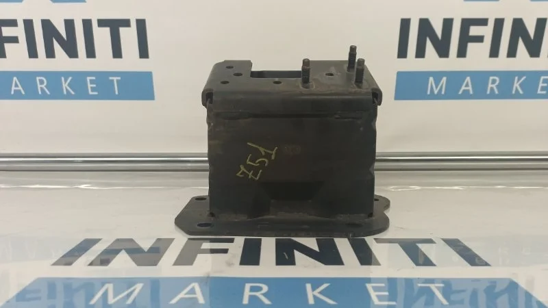 Кронштейн усилителя бампера (крепление, домик)