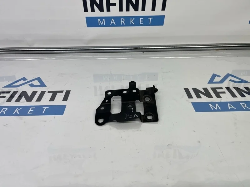 Накладка замка капота левая INFINITI G37 V36