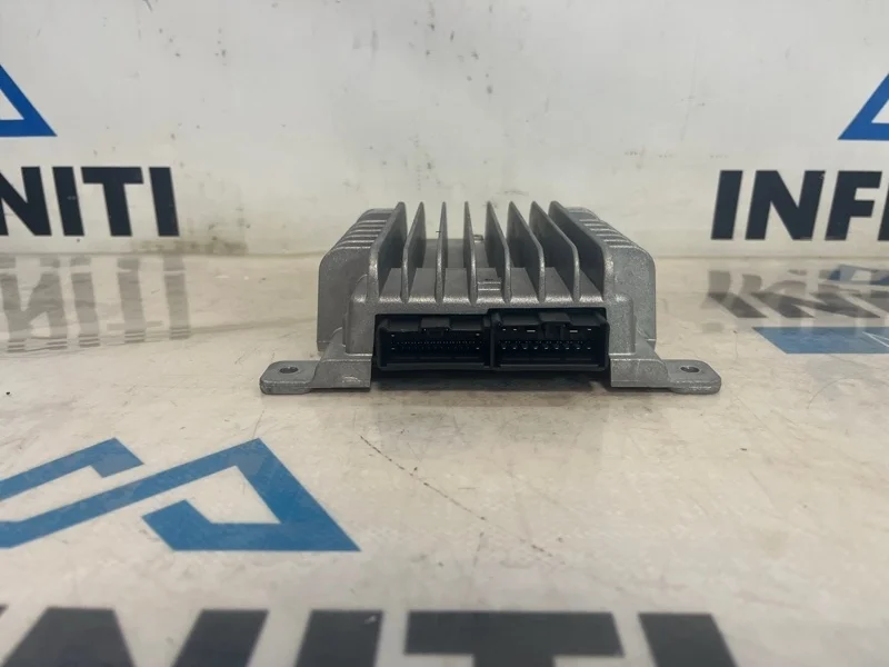 Усилитель звука (акустической системы) INFINITI