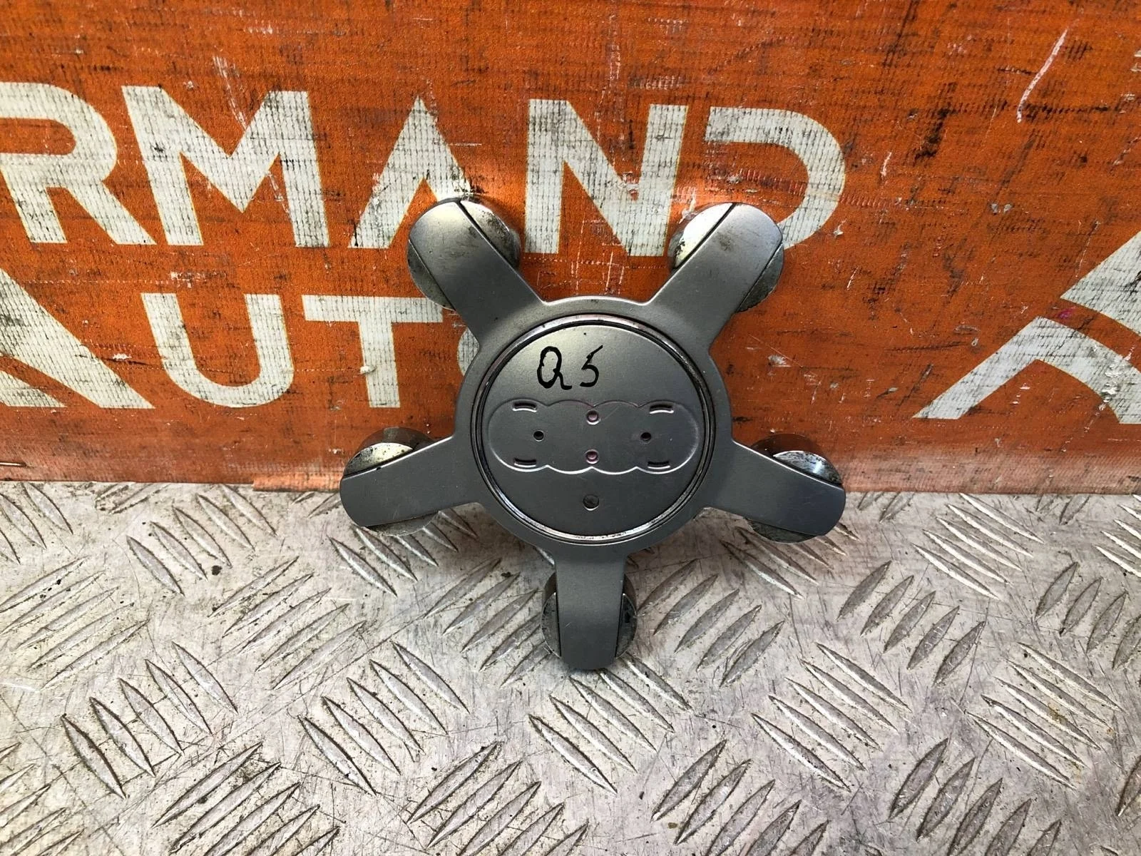 Колпак ступицы колеса Audi Q5 2008-2017 8R