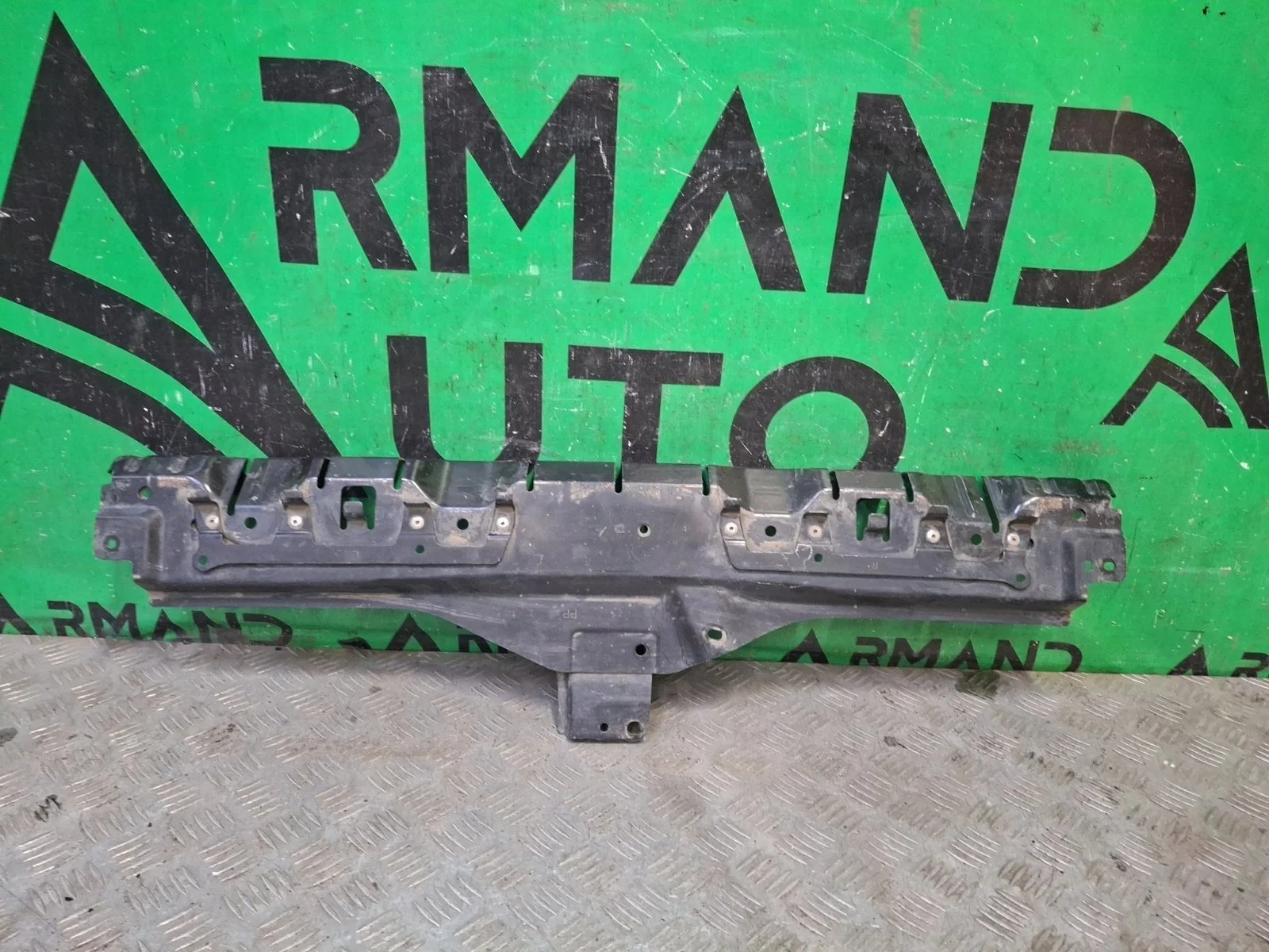 Панель передняя (суппорт радиатора) верхняя Toyota Land Cruiser Prado 2017-нв 150