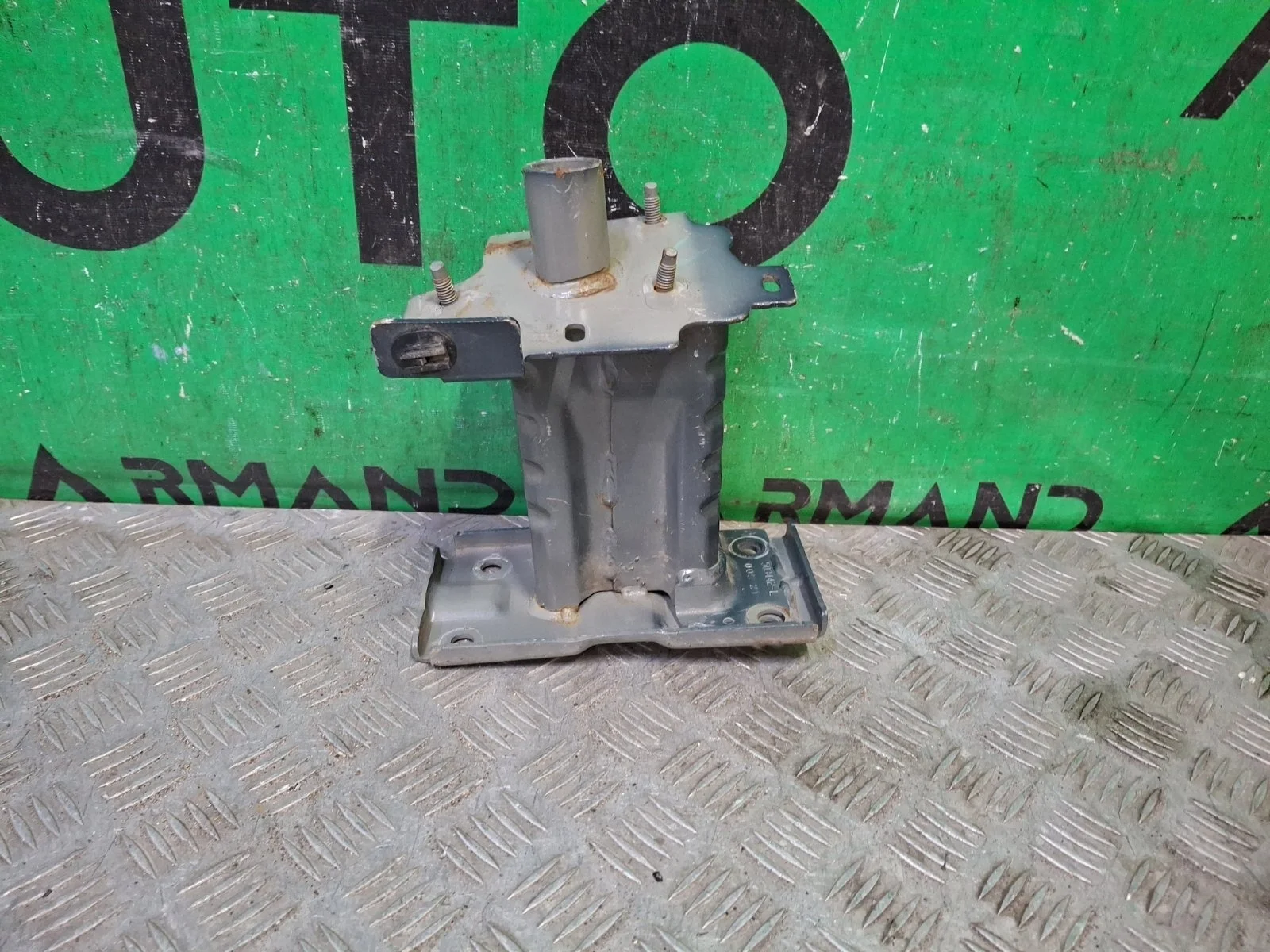 Кронштейн усилителя бампера Nissan X-Trail 2013-2022 T32