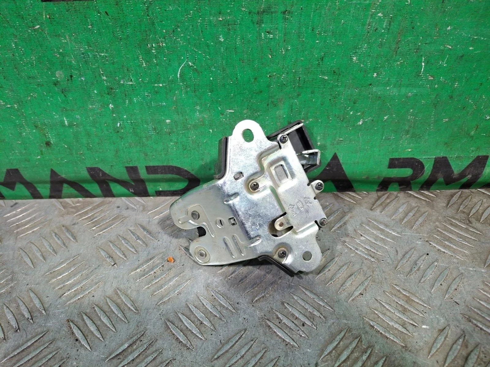 Замок крышки багажника Hyundai Solaris 2010-2017