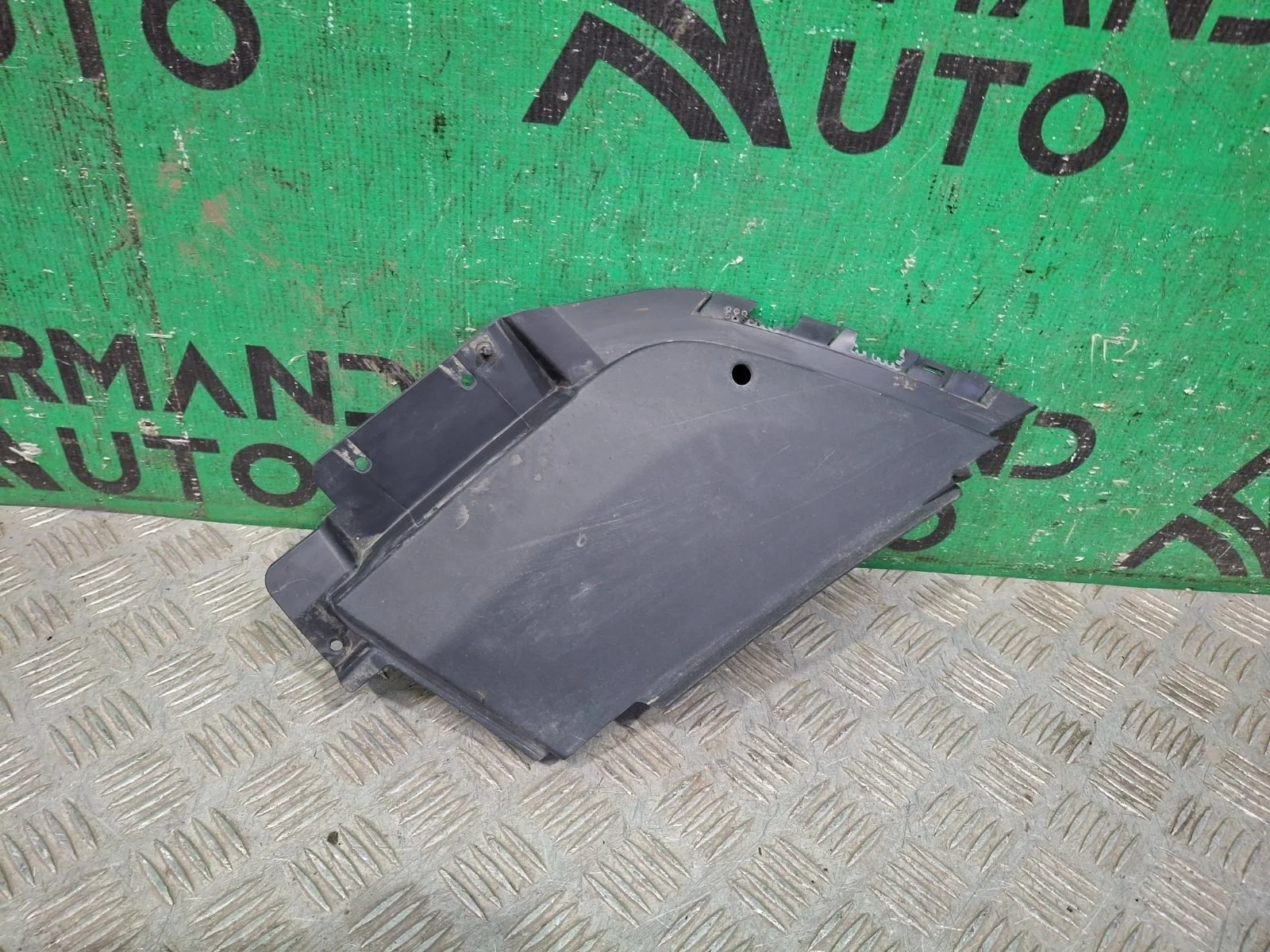 Пыльник бампера Land Rover Discovery Sport 2019-нв L550