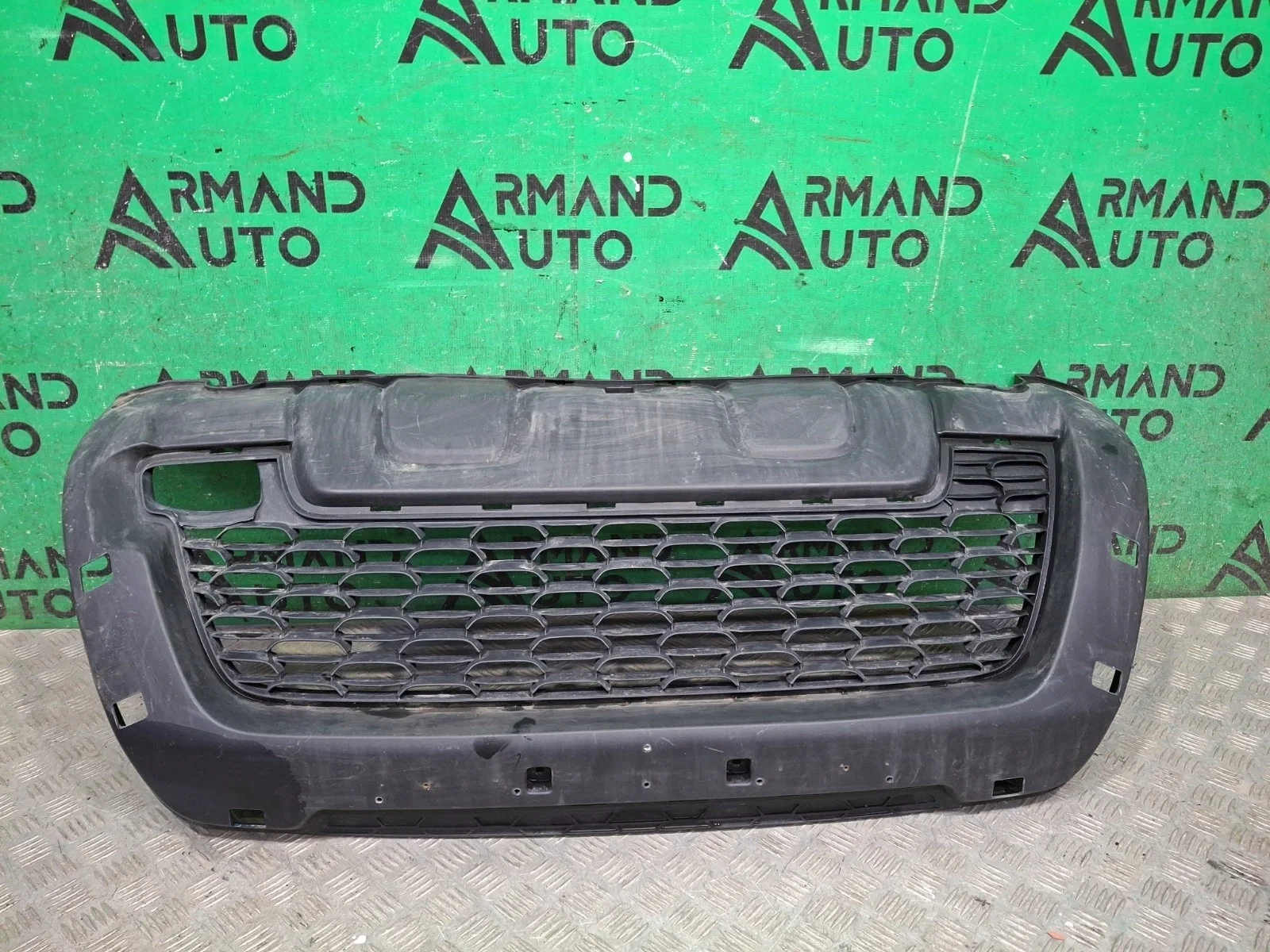 Решетка бампера Renault Duster 2015-2021