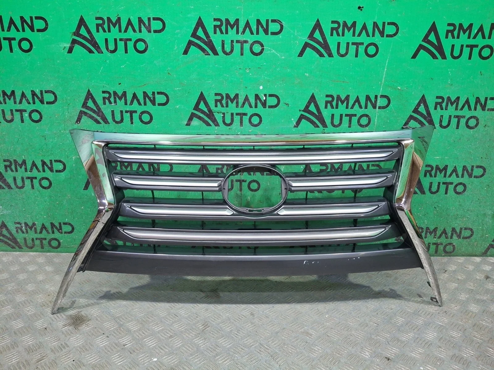 Решетка радиатора Lexus GX 2013-2019 URJ150