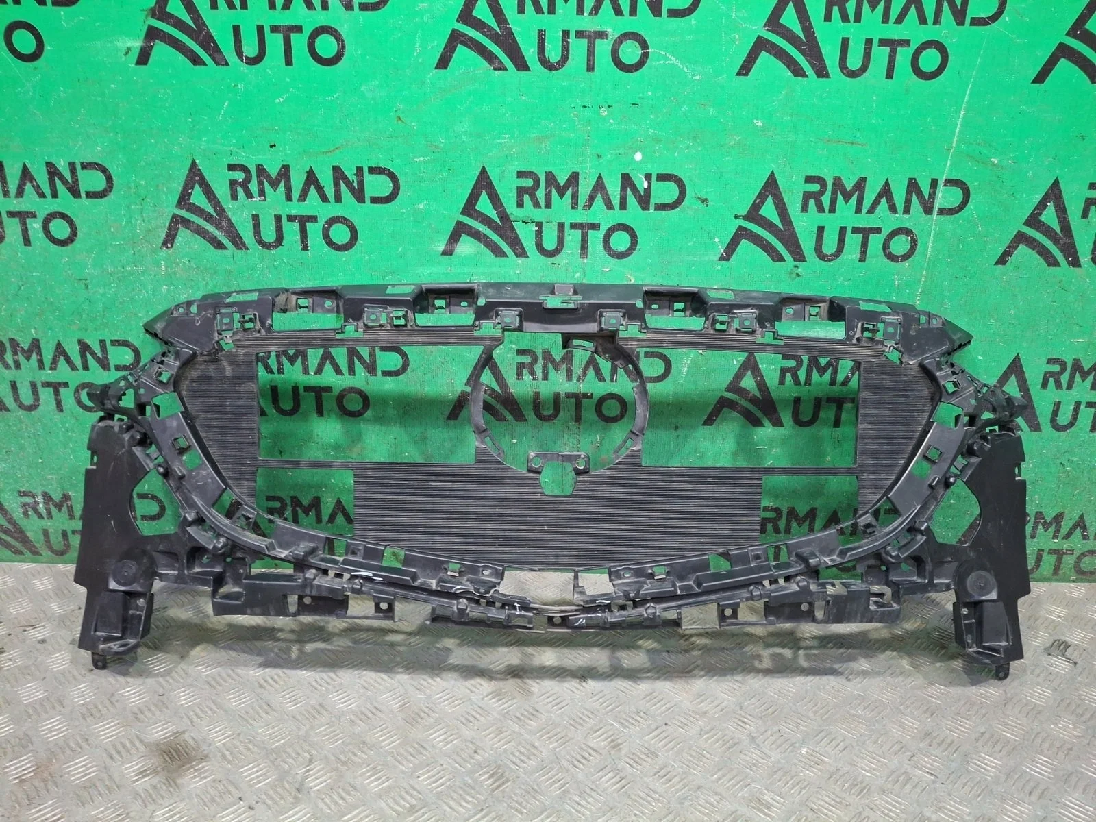 Кронштейн решетки радиатора Mazda 6 2018-нв 3 GJ