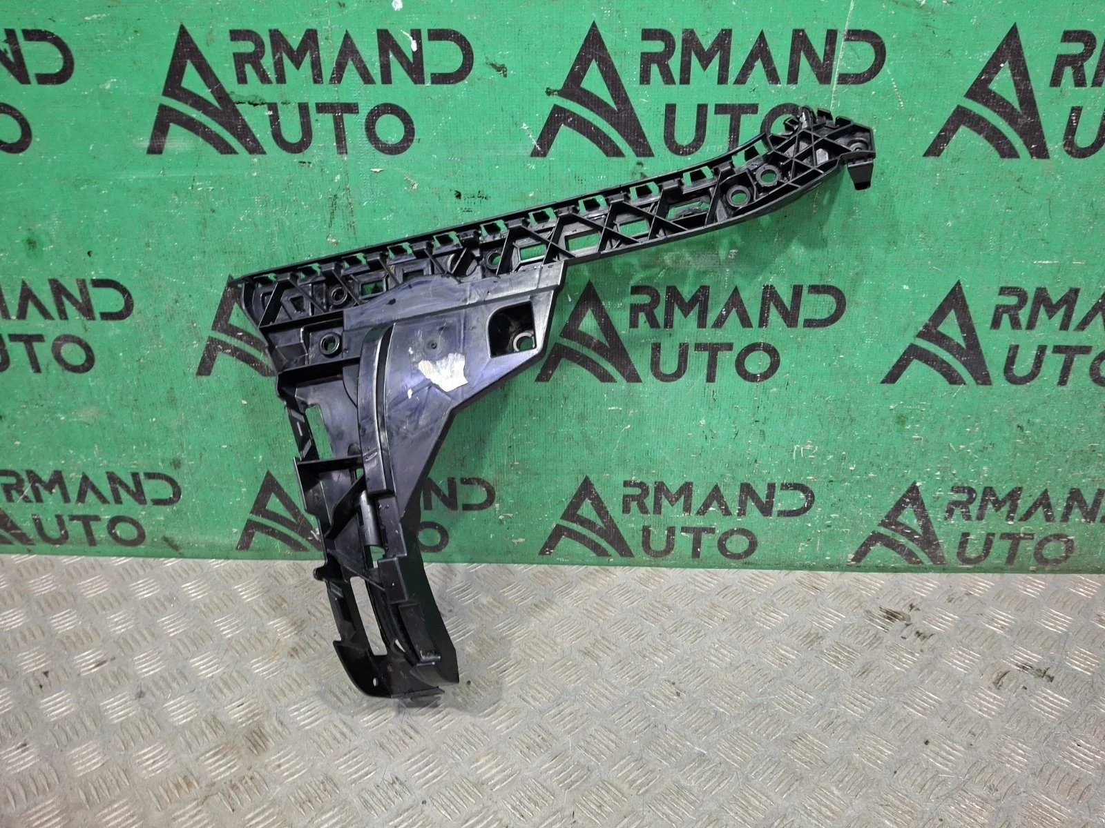 Кронштейн бампера Mercedes -Class 2016-2020 W213