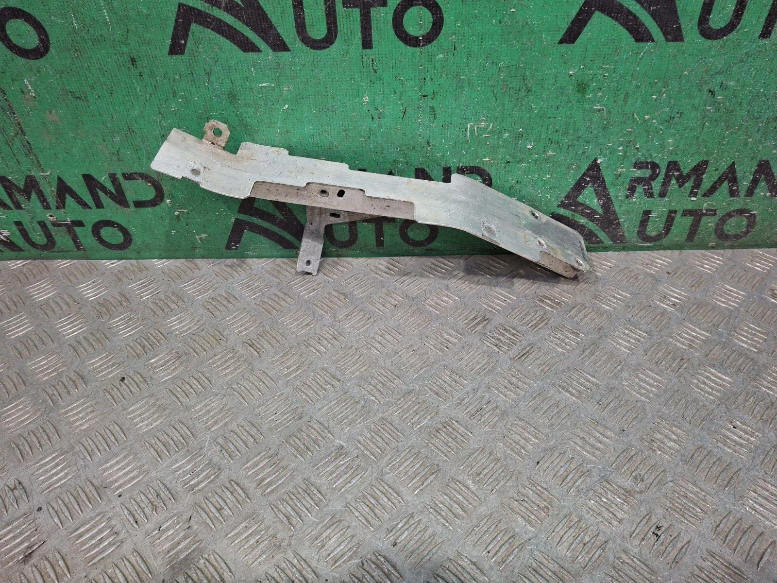 Кронштейн фары BMW X5 2013-2018 F15