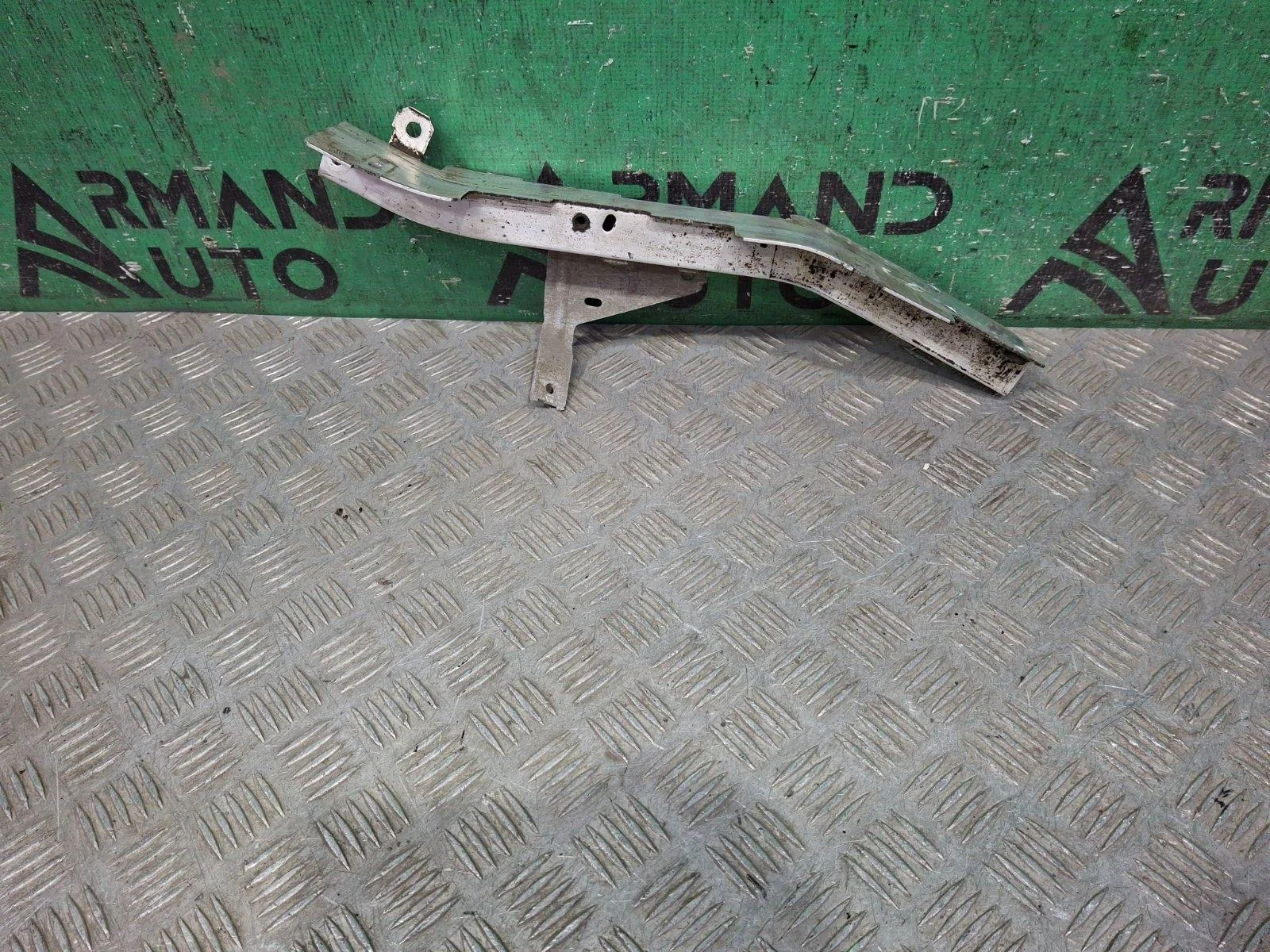 Кронштейн фары BMW X5 2013-2018 F15