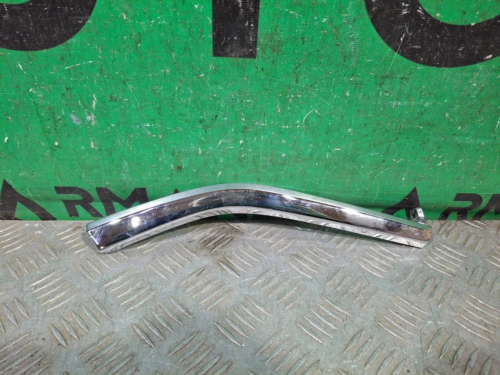 Накладка бампера MItsubishi Outlander 2015-нв 3