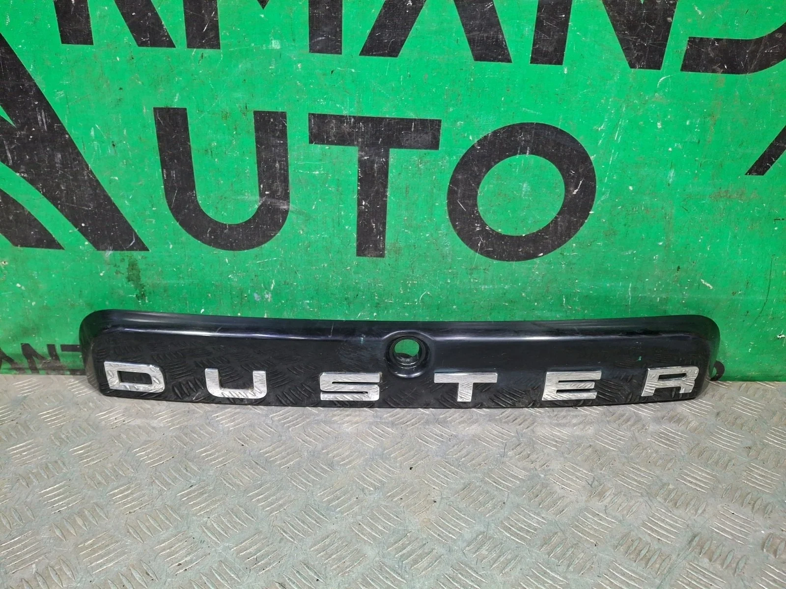 Накладка двери багажника Renault Duster 2010-2021