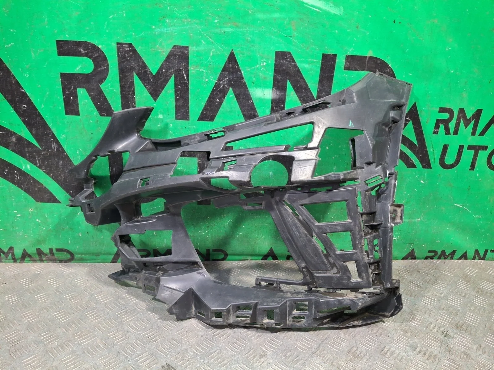 Кронштейн бампера Mercedes -Class 2018-2021 W205