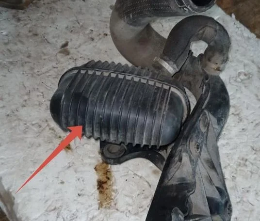 Резонатор воздушного фильтра Audi Q5 I рестайлинг (2012—2017)