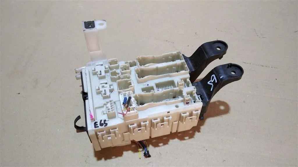 Б.у. блок предохранителей салонный TOYOTA COROLLA ZRE151 TOYOTA COROLLA ZRE151 1ZR-FE 2006-2013