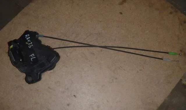 Б.у. замок двери TOYOTA RAV4 ACA30 TOYOTA RAV4 ACA30 1AZ 2006-2012