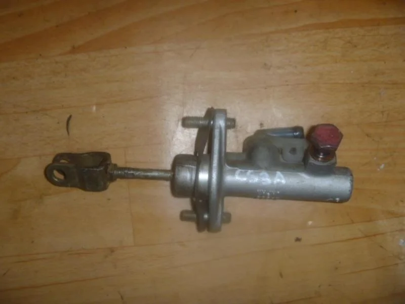 Б.у. цилиндр сцепления главный MITSUBISHI LANCER CS3A MITSUBISHI LANCER CS3A 4G18 2004