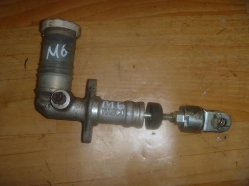 Б.у. цилиндр сцепления главный MITSUBISHI PAJERO V46W MITSUBISHI PAJERO V46W 4M40 1993-2000