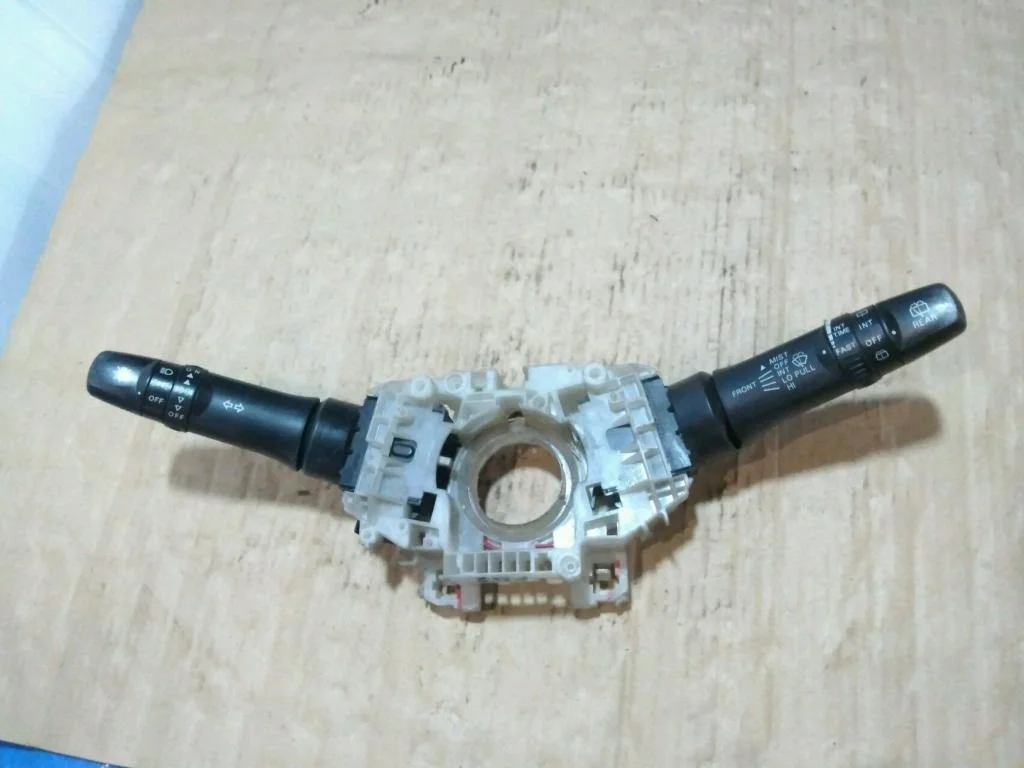 Б.у. подрулевой переключатель MITSUBISHI PAJERO SPORT KH8W MITSUBISHI PAJERO SPORT KH8W 4M41 2008-2013