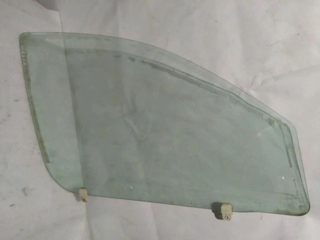 Б.у. стекло двери MITSUBISHI OUTLANDER XL CW6W MITSUBISHI OUTLANDER XL CW6W 6B31 2008