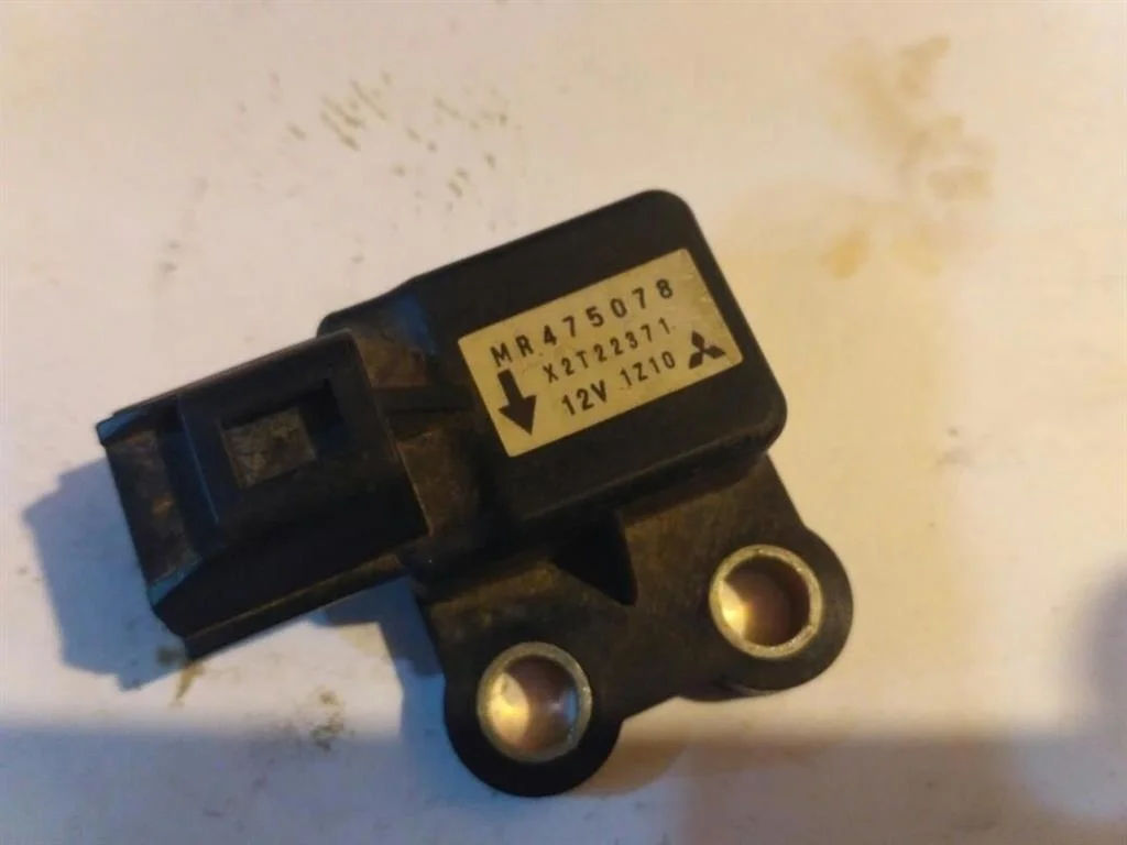 Б.у. датчик удара MITSUBISHI PAJERO SPORT K94W MITSUBISHI PAJERO SPORT K94W 4D56 1998-2009