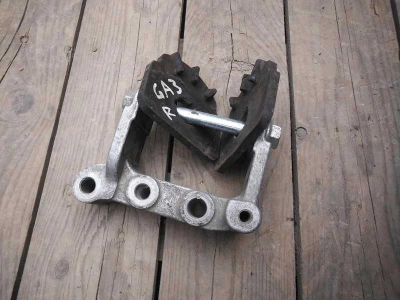 Б.у. кронштейн опоры двигателя MITSUBISHI ASX GA3W MITSUBISHI ASX GA3W  2010-2014