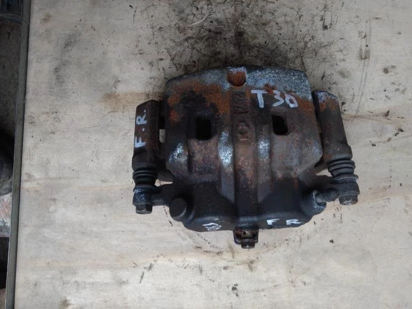 Б.у. суппорт NISSAN X-TRAIL T30 NISSAN X-TRAIL T30 2.0 2002