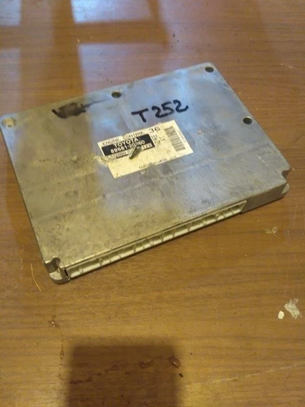 Б.у. блок управления двигателем TOYOTA AVENSIS AZT250 TOYOTA AVENSIS AZT250 1AZ 2003