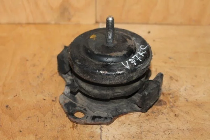Б.у. опора двигателя MITSUBISHI PAJERO V77W MITSUBISHI PAJERO V77W 6G75 2003