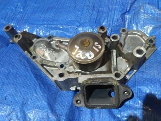 Б.у. помпа TOYOTA LAND CRUISER J200 TOYOTA LAND CRUISER J200 2UZ 2009