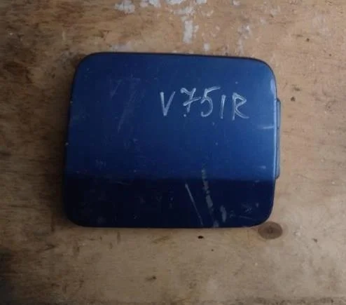 Б.у. лючок бензобака MITSUBISHI PAJERO V75W MITSUBISHI PAJERO V75W 6G74GDI 2001