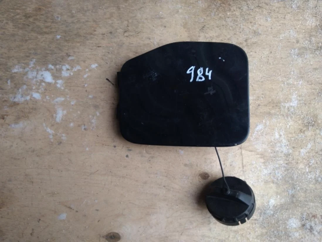 Б.у. лючок бензобака MITSUBISHI PAJERO V98W MITSUBISHI PAJERO V98W 4M41 2008