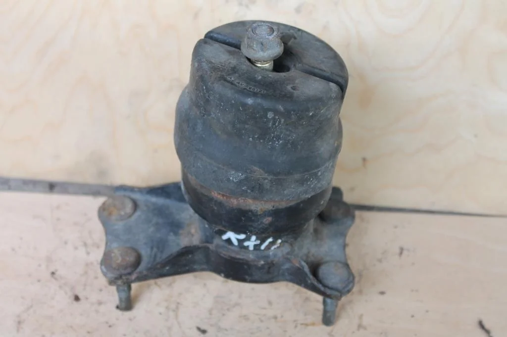 Б.у. опора двигателя LEXUS RX300 MCU15 LEXUS RX300 MCU15 1MZ 2001