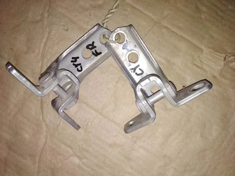 Б.у. петля двери MITSUBISHI LANCER CY4A MITSUBISHI LANCER CY4A 2.0 2008