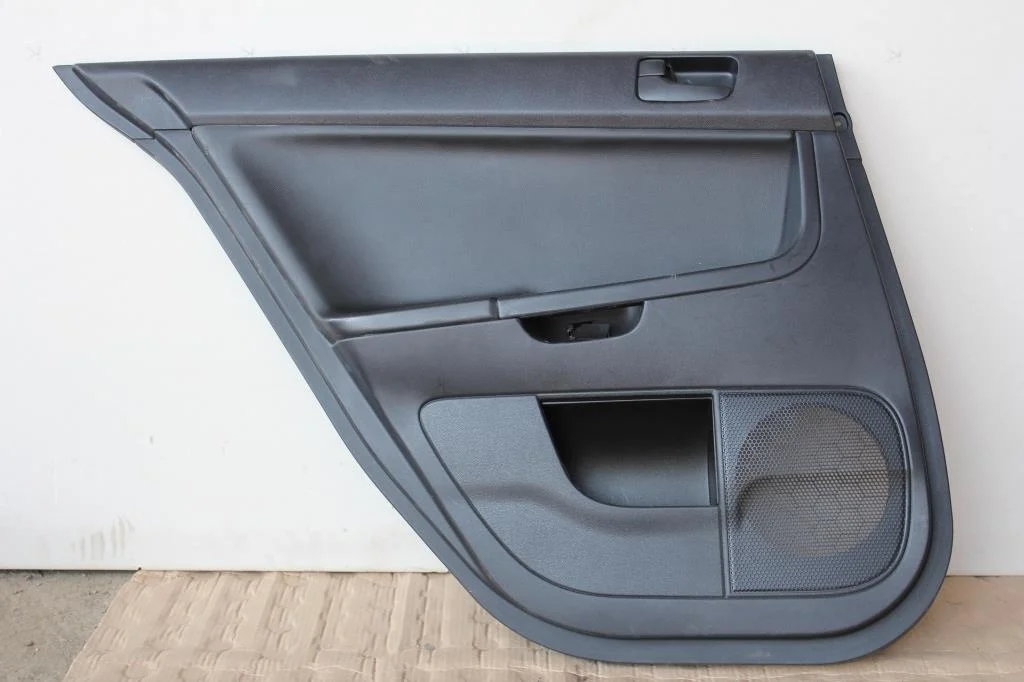 Б.у. обшивка двери MITSUBISHI LANCER CY1A MITSUBISHI LANCER CY1A 4A92 2011