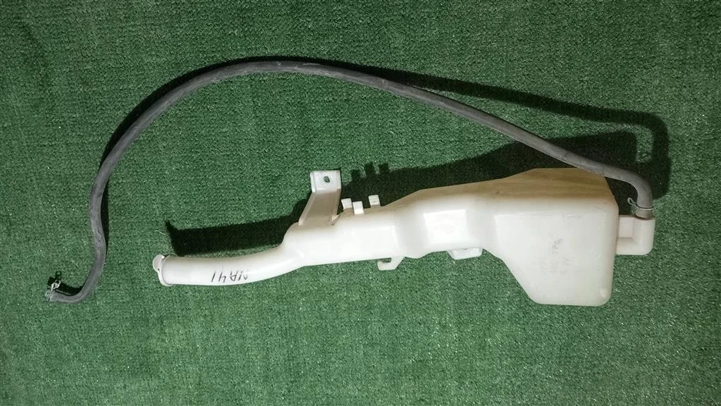 Б.у. бачок расширительный MITSUBISHI GRANDIS NA4W MITSUBISHI GRANDIS NA4W 4G69 2004