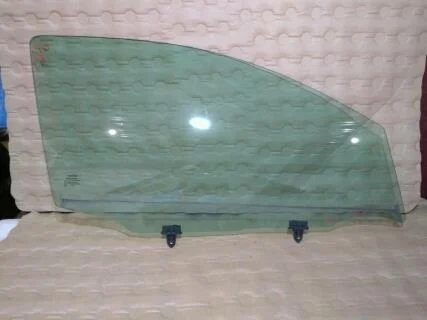 Б.у. стекло двери NISSAN QASHQAI J10 NISSAN QASHQAI J10 MR20 2007