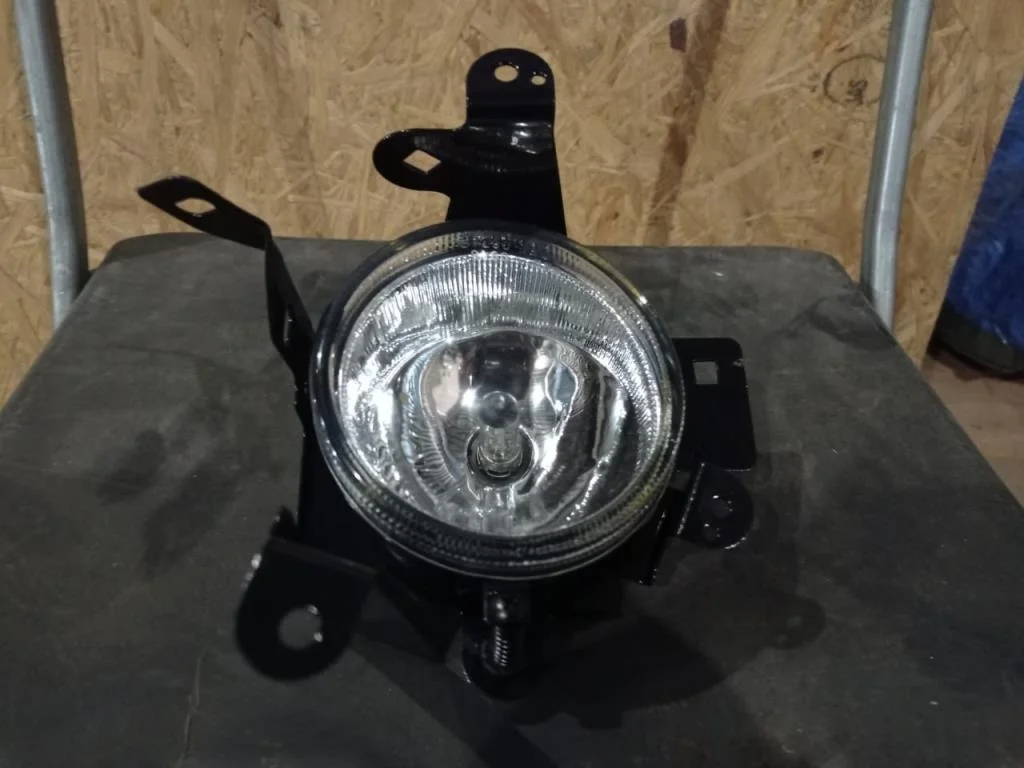 Б.у. фара противотуманная MITSUBISHI GRANDIS NA4W MITSUBISHI GRANDIS NA4W 4G69 2005-2008