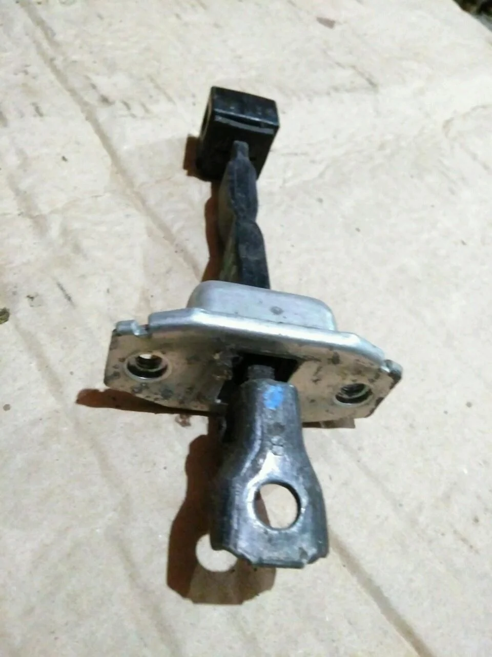 Б.у. ограничитель двери MITSUBISHI OUTLANDER XL CW5W MITSUBISHI OUTLANDER XL CW5W 4B12 2006-2012