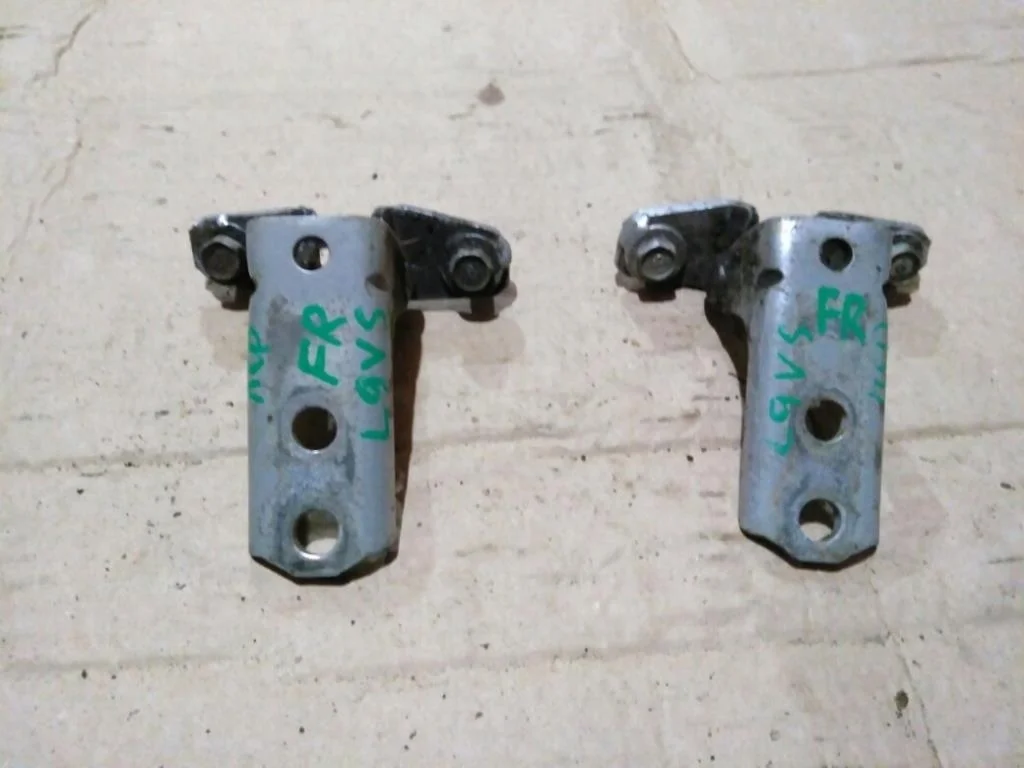 Б.у. петля двери MITSUBISHI LANCER CS3A MITSUBISHI LANCER CS3A  2000-2011