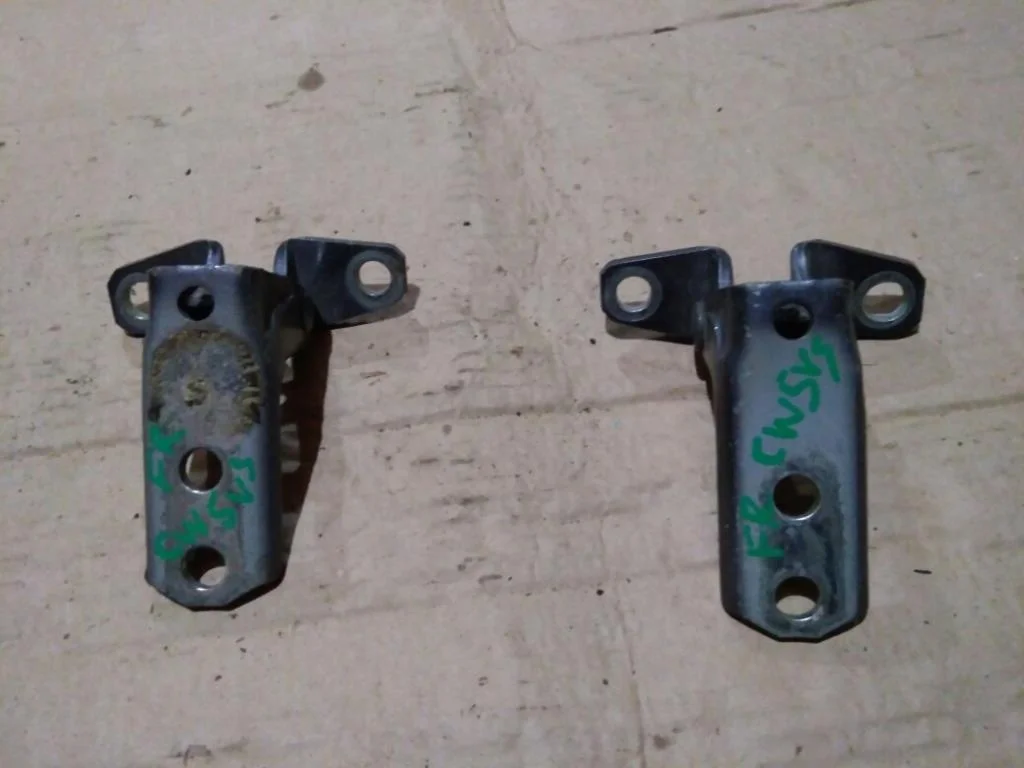 Б.у. петля двери MITSUBISHI OUTLANDER XL CW5W MITSUBISHI OUTLANDER XL CW5W 4B12 2006-2012