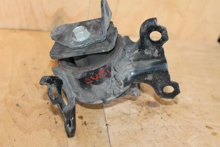 Б.у. опора двигателя MITSUBISHI OUTLANDER XL CW5W MITSUBISHI OUTLANDER XL CW5W 4B12 2006