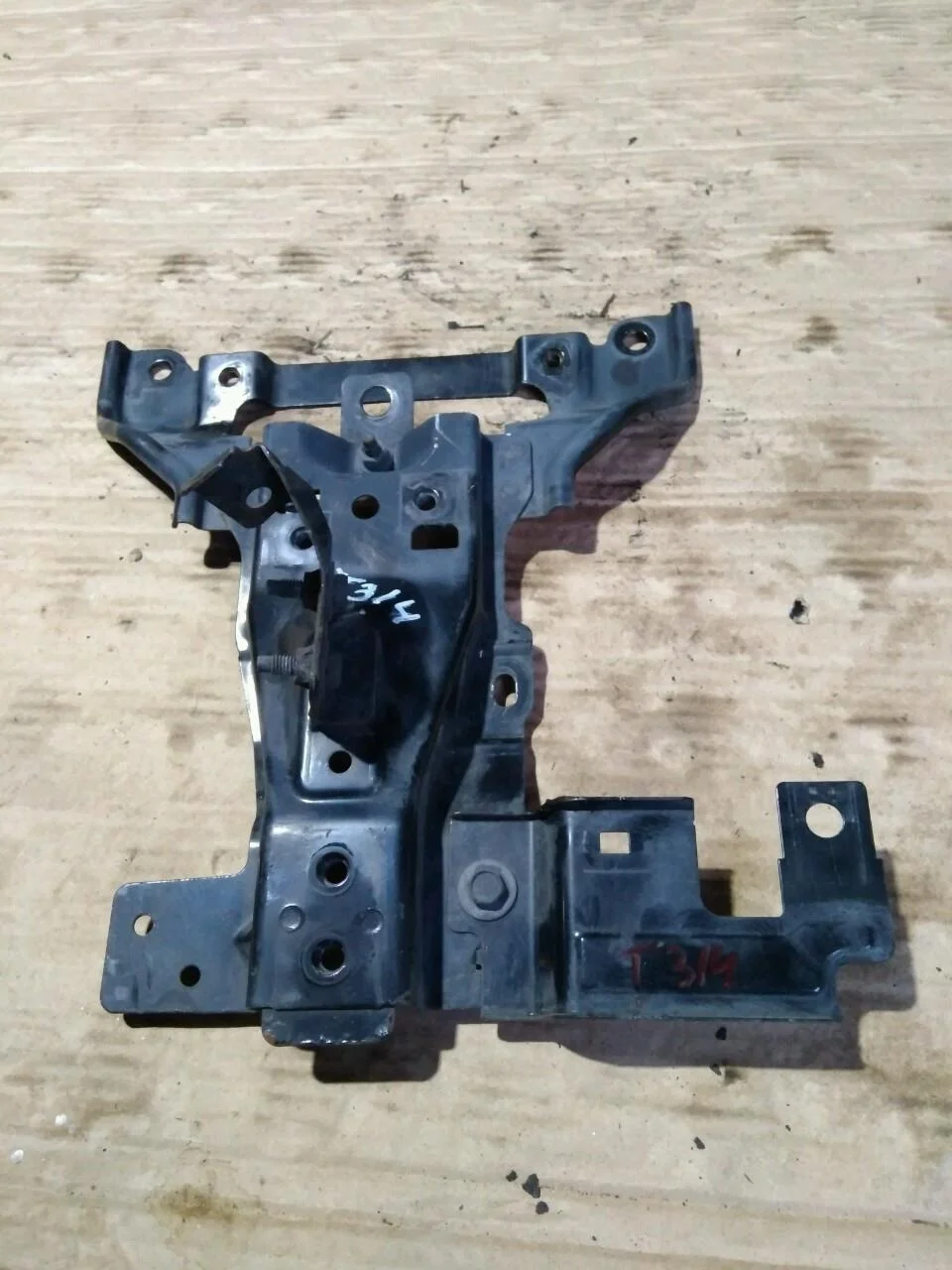 Б.у. стойка телевизора NISSAN X-TRAIL T31 NISSAN X-TRAIL T31 QR25 2008