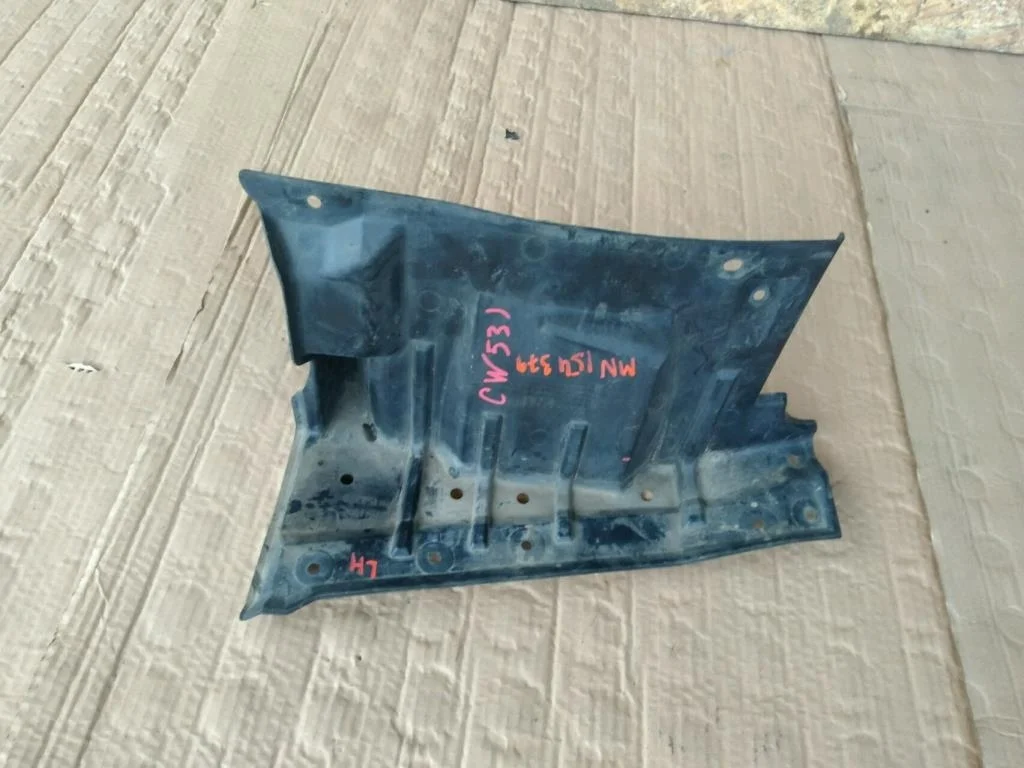 Б.у. пыльник двигателя MITSUBISHI OUTLANDER XL CW5W MITSUBISHI OUTLANDER XL CW5W 4B12 2005