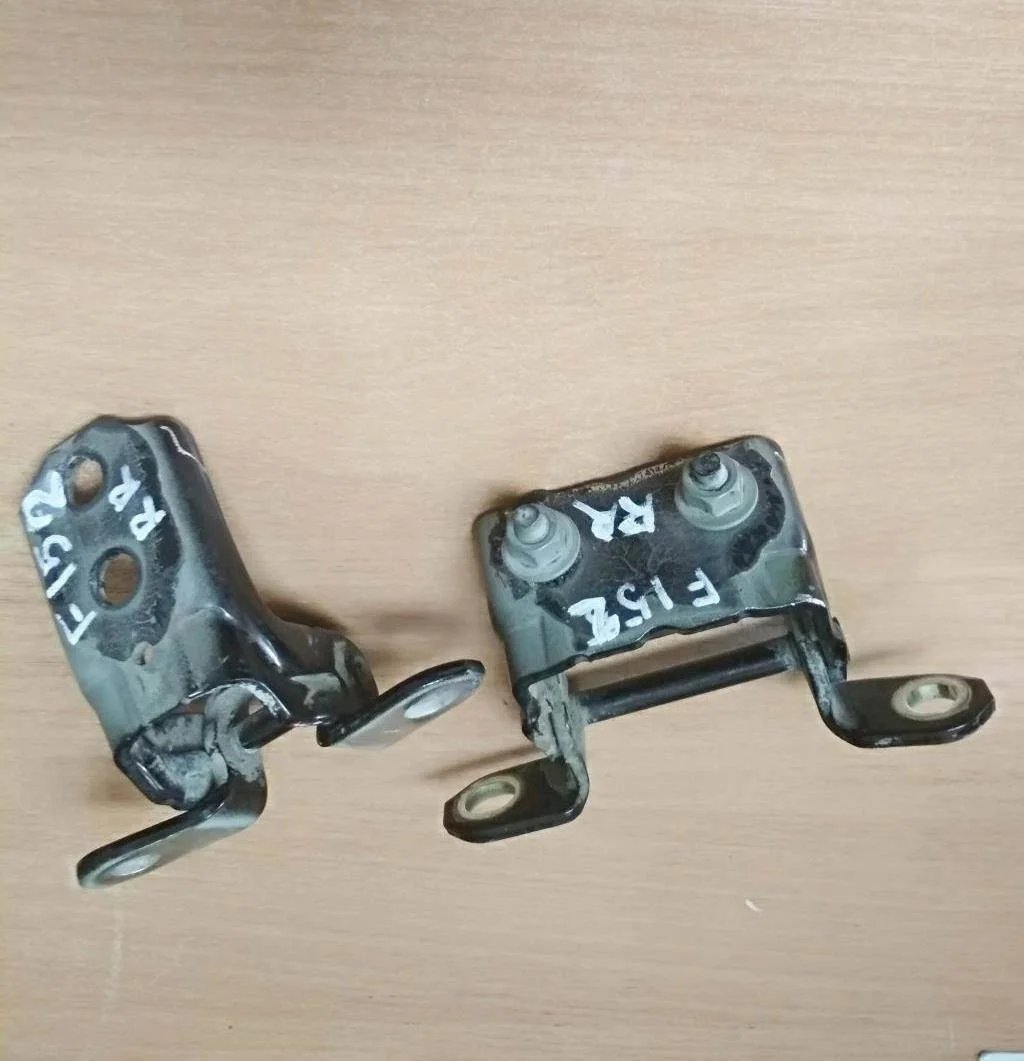 Б.у. петля двери NISSAN JUKE F15E NISSAN JUKE F15E MR16DDT 2011