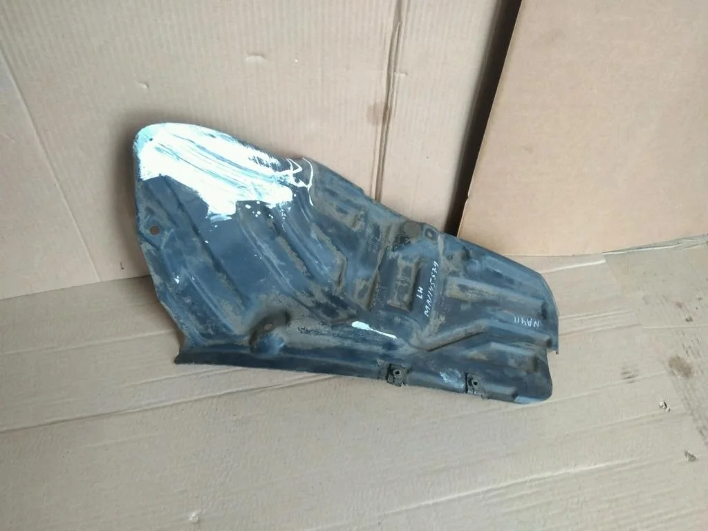 Б.у. подкрылок MITSUBISHI GRANDIS NA4W MITSUBISHI GRANDIS NA4W 4G69 2004