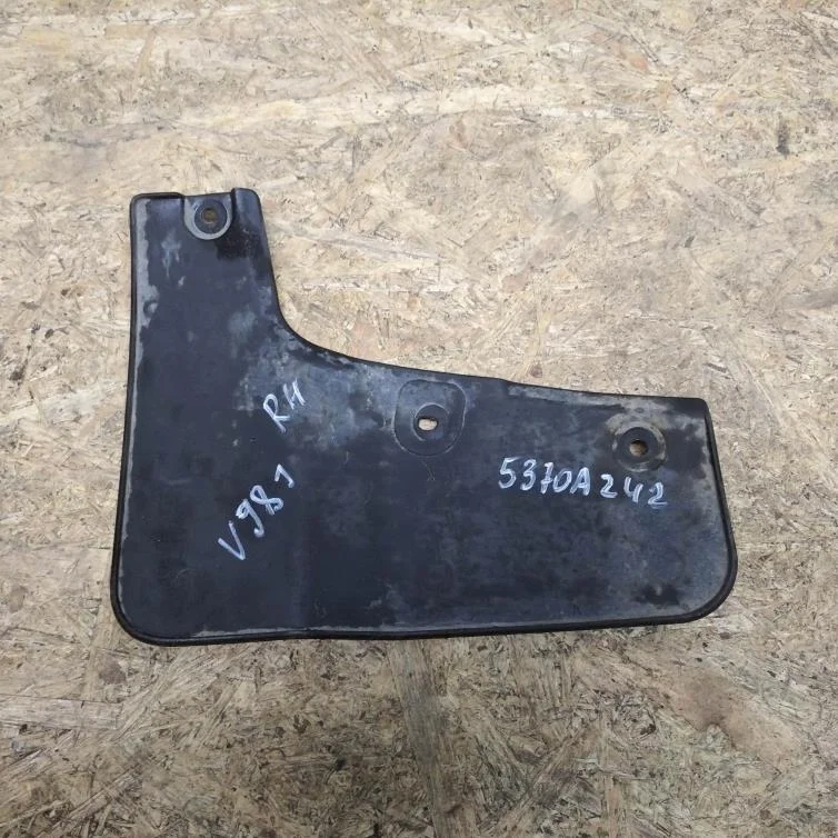 Б.у. брызговик MITSUBISHI PAJERO V98W MITSUBISHI PAJERO V98W 4M41 2011