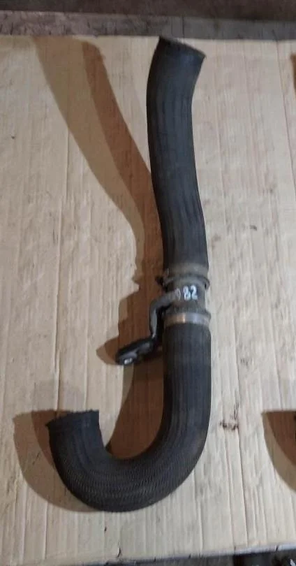 Б.у. патрубок интеркуллера MITSUBISHI PAJERO V98W MITSUBISHI PAJERO V98W 4M41 2009